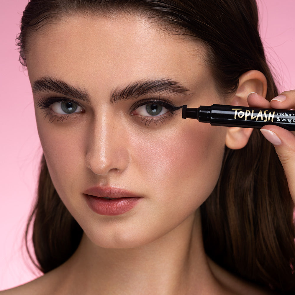 The World’s Best Eyelash Serum Toplash